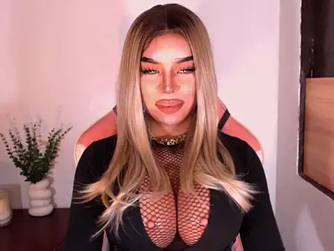 Zandralopez online show from May 29, 8:35 am