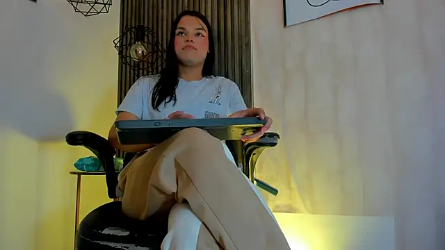 LexyNova  online show from May 27, 4:15 pm