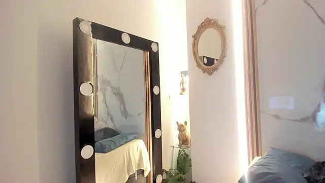 GlossyBratz online show from April 17, 9:49 pm