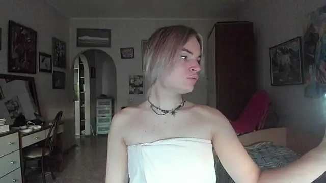 milliKira006 online show from August 3, 4:24 pm