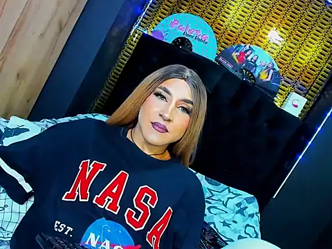 Georgina giio  online show from May 22, 6:53 am