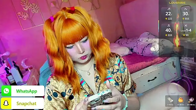 HOTnWILDalice online show from November 3, 3:05 am