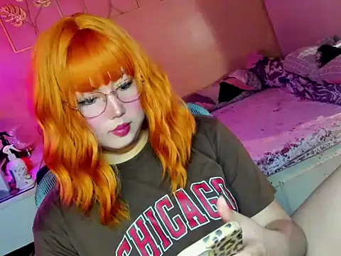 HOTnWILDalice online show from November 13, 3:16 am