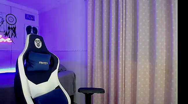 charlottesexxx online show from March 12, 11:44 pm