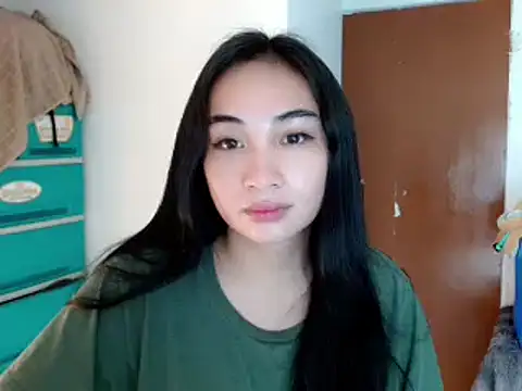 SweetLilly 18 online show from January 5, 3:21 am