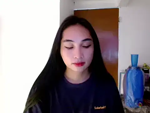 SweetLilly 18 online show from January 23, 2:44 am