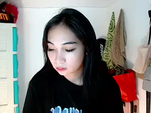 SweetLilly 18 online show from February 20, 5:23 am