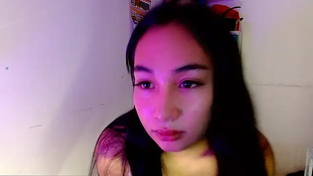 SweetLilly 18 online show from September 13, 3:56 am