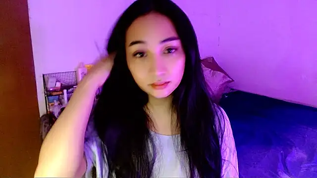 SweetLilly 18 online show from December 15, 3:46 am