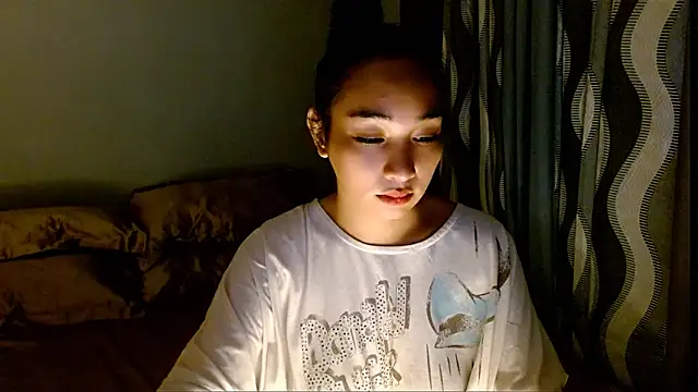 SweetLilly 18 online show from March 10, 3:43 am