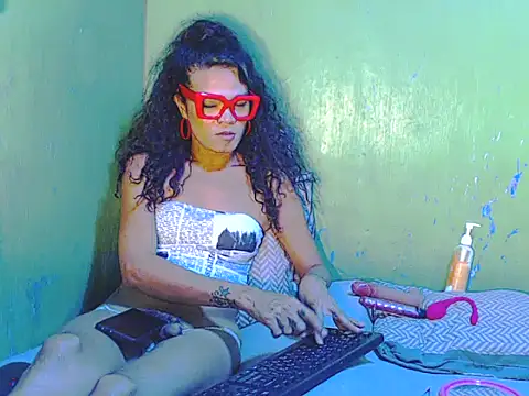 Paula Jordan online show from April 16, 9:50 pm