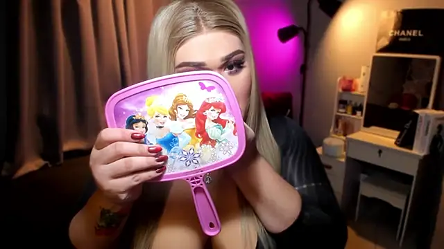 KarolinaThompson online show from December 6, 5:58 am