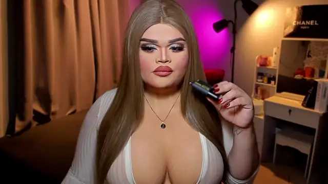 KarolinaThompson online show from December 7, 7:05 pm