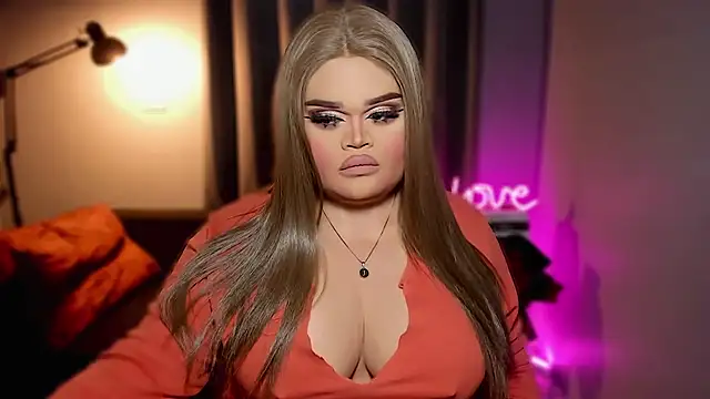 KarolinaThompson online show from February 3, 8:30 am