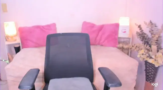 AmazingDREAMGirl online show from March 14, 11:50 am