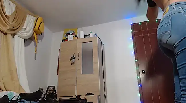 Snapshot of MARIANAWEED chatting on February 13, 12:27 am MARIANAWEED online show from February 13, 12:27 am