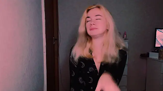 xxxcharismaaa online show from October 6, 5:18 am