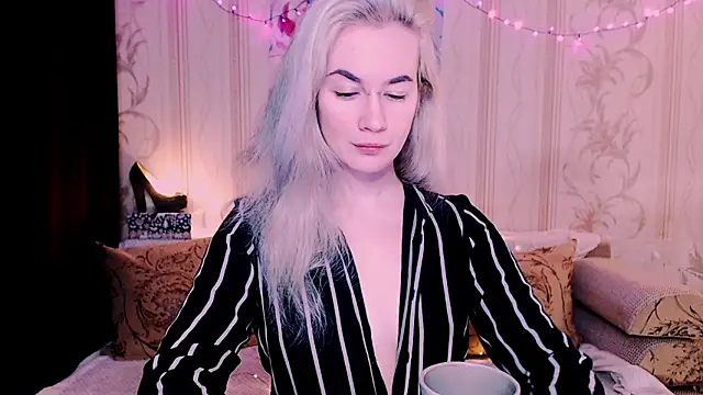 xxxcharismaaa online show from February 28, 1:12 am