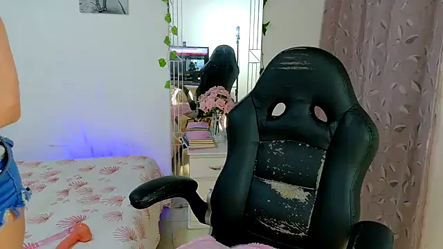 Ariana girlhots online show from December 2, 4:04 am