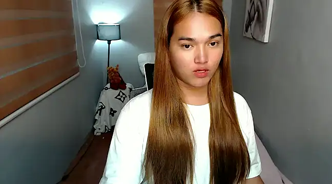 MoaningKylie online show from December 7, 4:42 pm