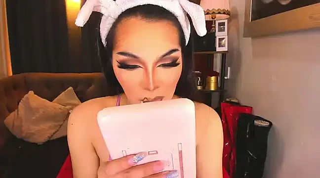 ChalanieFox online show from February 9, 4:36 am