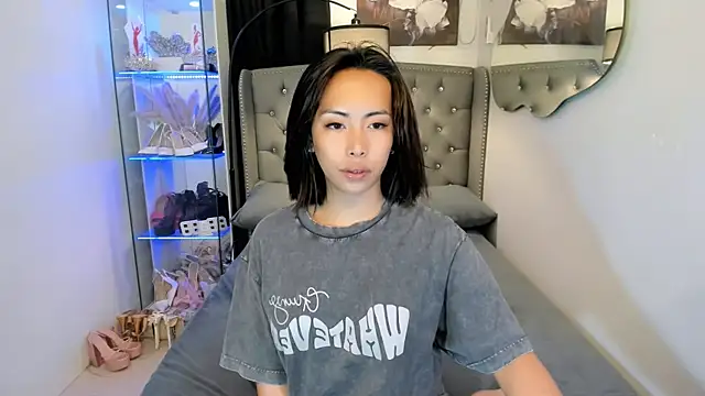 reighnempress online show from February 18, 12:51 am