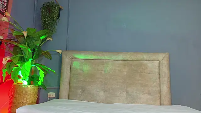 nicol snow online show from March 8, 1:25 pm