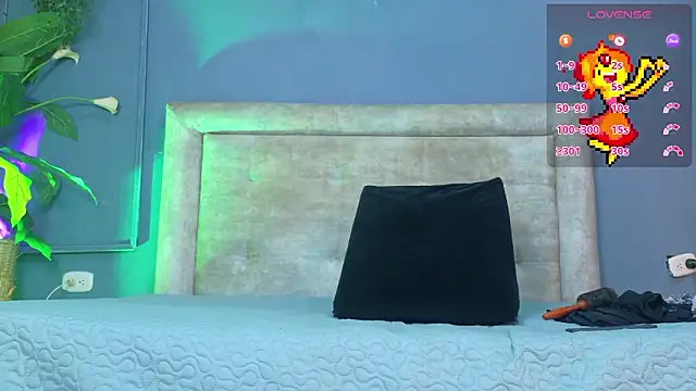 nicol snow online show from March 9, 1:26 pm