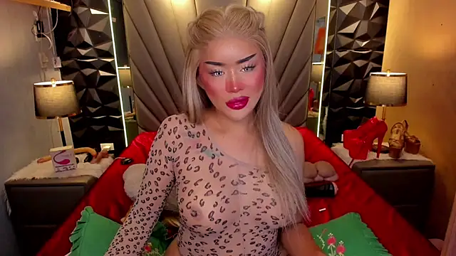 QuiinMollyXxX online show from September 12, 4:12 pm