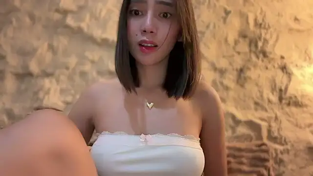 GenesisCastillano online show from March 31, 9:55 am