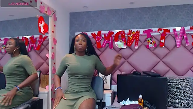 DanielaDuff online show from October 1, 7:25 pm