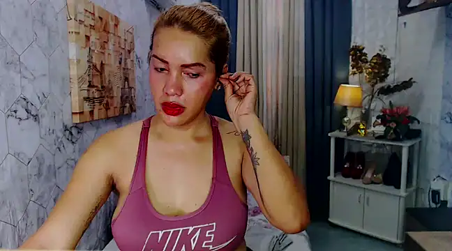 Snapshot of QueenDivineTsx chatting on December 7, 6:26 am QueenDivineTsx online show from December 7, 6:26 am