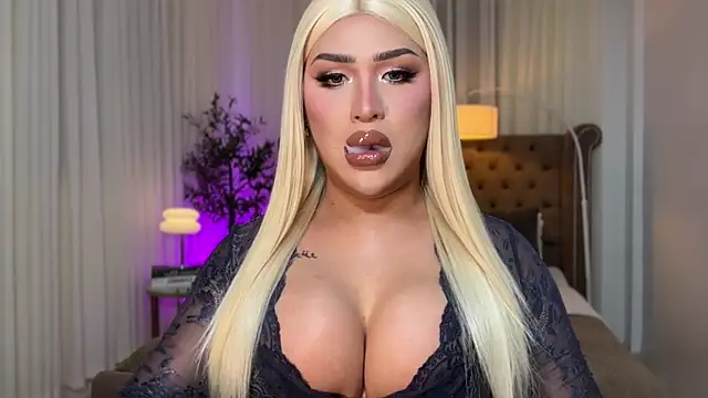 Your Majesty Tyra online show from October 5, 3:44 pm