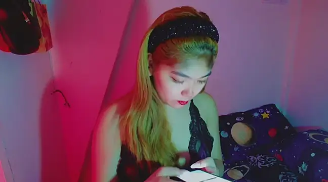 TR4NSCUTI3 online show from January 25, 8:53 pm