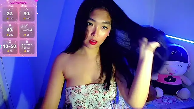 TR4NSCUTI3 online show from September 19, 1:50 pm