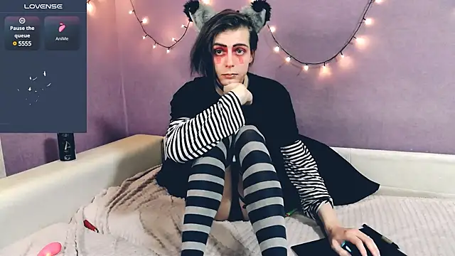 Littlepinkcat online show from February 8, 12:06 am