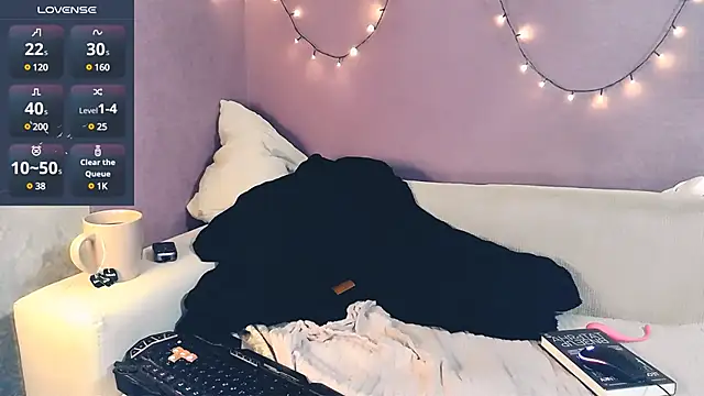 Littlepinkcat online show from March 7, 12:00 am