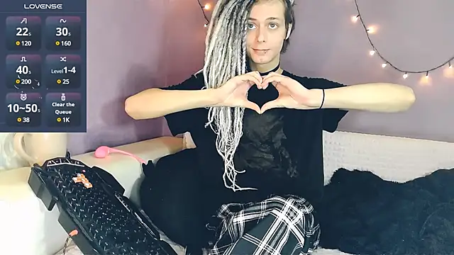 Littlepinkcat online show from March 8, 2:08 pm