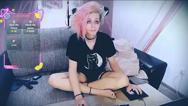 Littlepinkcat online show from September 18, 5:18 pm