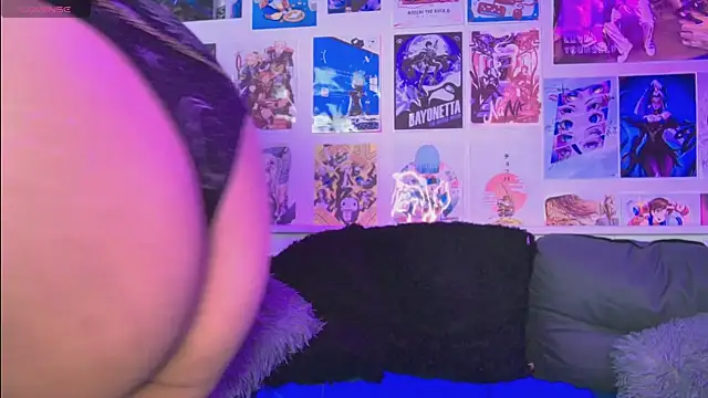 snowblack  online show from September 10, 2:27 pm