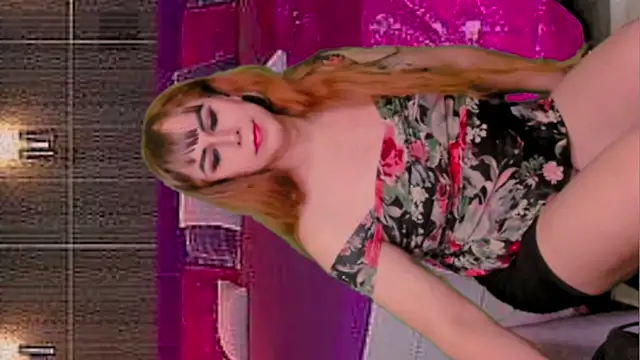 Snapshot of Candyluv chatting on March 9, 12:10 am Candyluv online show from March 9, 12:10 am