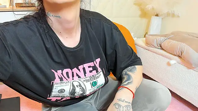 naughtycleo online show from April 9, 3:30 am